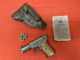 Original Mauser Modell 1914 Kal. 7,65 – nummerngleich – Originalholster – Truppenausweis – EK II
