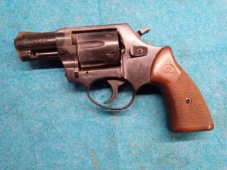 Biete einen Revolver Modell LUGER.WIE RG89.KALIBER 9MM.