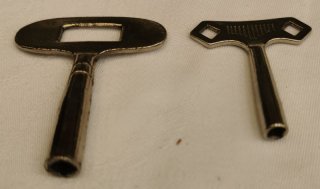 Zwei Diopterschlüssel - Innen-Vierkant 5,1 u. 3,8mm