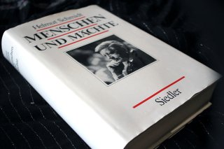 MENSCHEN UND MÄCHTE - Helmut Schmidt