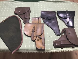 Konvolut alte Pistolentaschen 5 Pistolentaschen. 1FAW Pistolen-Rev. Futteral
