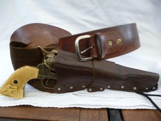 Western Holster mit Colt-Deko