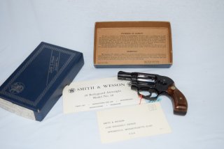 1A SMITH & WESSON MOD. 38 AIRWEIGHT BODYGUARD .38 Special Original Karton und Beschreibung Rarität