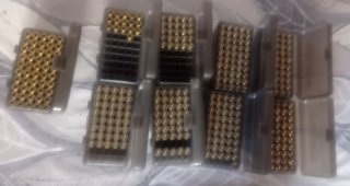 Hülsen cal. 357 . In Boxen .