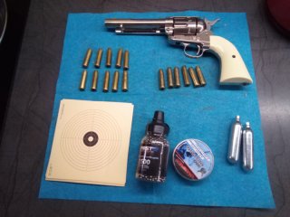 Biete einen Western Revolver Modell Single Army 45.co2