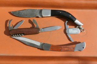 Konvolut Taschenmesser eins in Damast