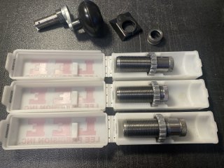LEE Deluxe Quick Trim Hülsentrimmer mit Handkurbel inkl. Entgraten
