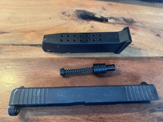 Glock 17 Ersatzteile Schlitten ,Magazin, Feder PTB 1068