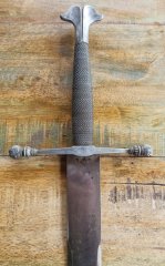 Massives spanisches Schwert