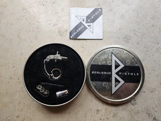 Berloque Pistole Schreckschusspistole 2 mm Knall vernickelt in Dose mit Zubehör