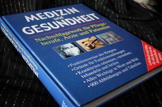 MEDIZIN UND GESUNDHEIT - Nachschlagewerk für Pflegeberufe Ärzte und Patienten Lehrbuch und Atlas