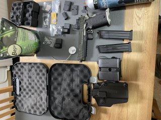 Gas Blowback Softair-Pistole mit umfangreichem Zubehör