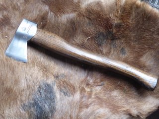 PUMA Jagdhüttenbeil, geschmiedet, C 1060 Stahl, polierter Beilkopf