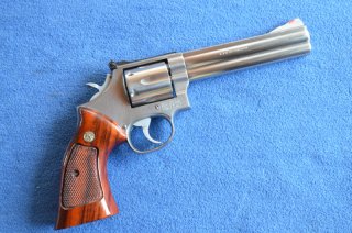 SEHR SCHÖNER REVOLVER SMITH & WESSON 686 .357 MAGNUM 6" IN BOX