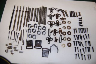 Konvolut 111 x K 98 u. andere Militärische Waffen Teile Details siehe Bilder