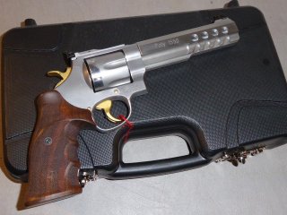 Smith & Wesson Revolver Mod. 629- Poly 1550. Kal. 44 Magnum.