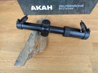 Drückjagd Zielfernrohr AKAH 1-6x24 LA Leuchtabsehen 4 LP ohne Schiene 30 mm inkl. FLIP-UP Covers