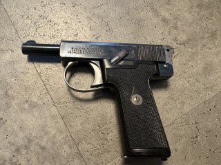 Webley und Scott .32 Automatic Pistol