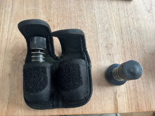 2 Jet-Loader des Typs K für 6 Schußrevolver .357Mag inkl Doppelgürteltasche