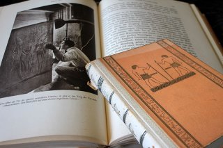GOETTER GRAEBER UND GELEHRTE - Roman der Archaeologie Weltbestseller !