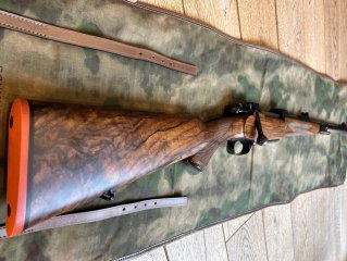 Traumhafte Kesslerin in .375 H&H mit ZF Schmidt & Bender 1-8x24 Exos