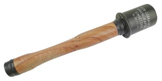 Stielhandgranate M24, Metall und Echtholz