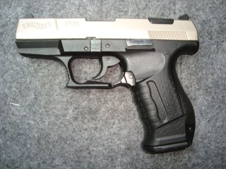 Biete eine Automatic Pistole Modell WALTHER P99.