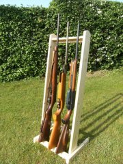 Waffenständer Gewehrständer Gun Rack Bausatz aus Holz für 3 Langwaffen aller Art incl. Versand
