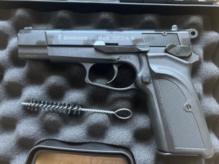 Browning GPDA 9 Schreckschusspistole 9 mm P.A.K. – Ungeschossen aus Vitrinenauflösung