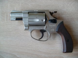 Weihrauch HW37 in Stainless Look und Holzgriffschalen