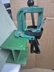 Ladepresse RCBS Rock Chucker 11 auf Träger zum montieren mit Schraubzwinge