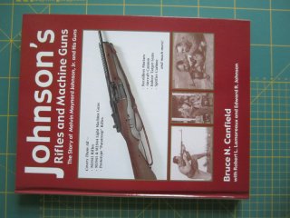 "Johnson's Rifles and Machine Guns" von Bruce Canfield