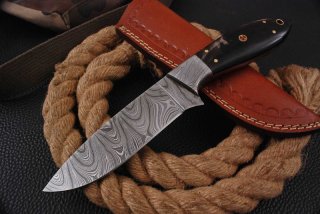Damast Jagdmesser schöne Klingenmaserung Damast Stahl mit Lederhülle 1990