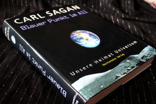 Blauer Punkt im All - Unsere Heimat Universum Carl Sagan Schweres Werk