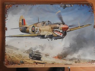 Blech-Dekoschild der Hawker Hurrycane im Einsatz