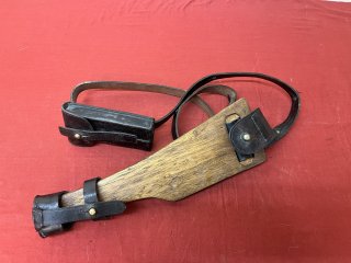 Anschlagbrett für lange P.08 Artillerie – Repro – mit Riemen