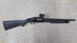 Maverick 88 12/76 mit Holosun Circle Dot