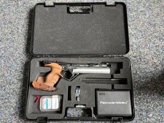 Feinwerkbau P8X Match-Luftpistole 4,5mm – Griff M (Kartusche bis 2032)