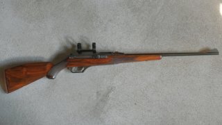 Heckler & Koch HK770 mit Picatinny-Schiene und Montage