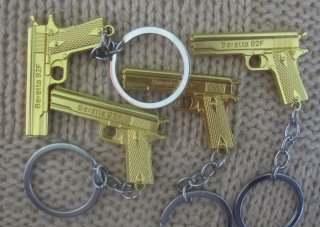 -10 % Schlüsselanhänger Colt M 1911 mit Beretta 92 Beschriftung - goldfarben !!!