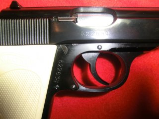 WALTHER PPK mit weißen Griffschalen , Kal. 7,65