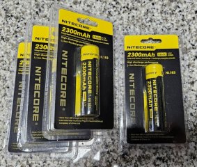 Nitecore, Taschenlampe 4000 Lumen, Ladegerät, Akkus 2300mA