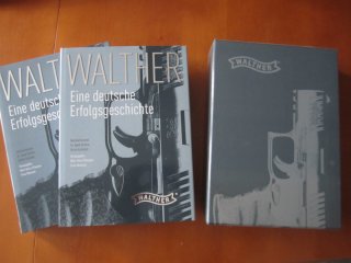 "Walther, eine Deutsche Erfolgsgeschichte" von Manfred Kersten u.a., 2 Bände und 1073 Seiten