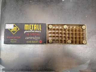 Patronenschachtel mit 6 Originale Hülsen