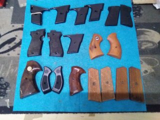 Biete Griffschalen für Revolver und Pistole