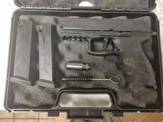 HK P30 (Umarex) Schreckschusspistole 9mm P.A.K + 2 Magazine + Abschussbecher + Original Koffer und A