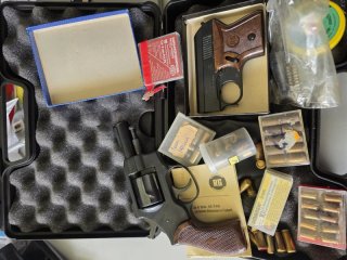 Konvolut / Set: Röhm RG 89 (9mm R) & Röhm RG 3 (6mm) im Koffer mit Munition