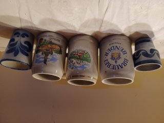 Bierkrüge mit teils Jagdmotieven