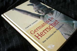Germanische Herrscher - Von Arminius bis Theoderich Frank M. Ausbüttel