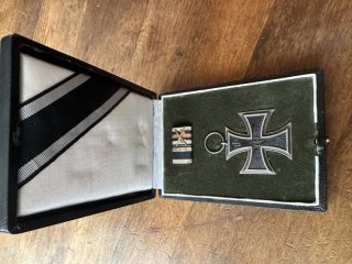 Eisernes Kreuz 2kl. 1914 im Etui mit Olivgrünen Samt